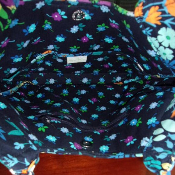 Vera Bradley crossbody floral quilted bag - Picture 5 of 5